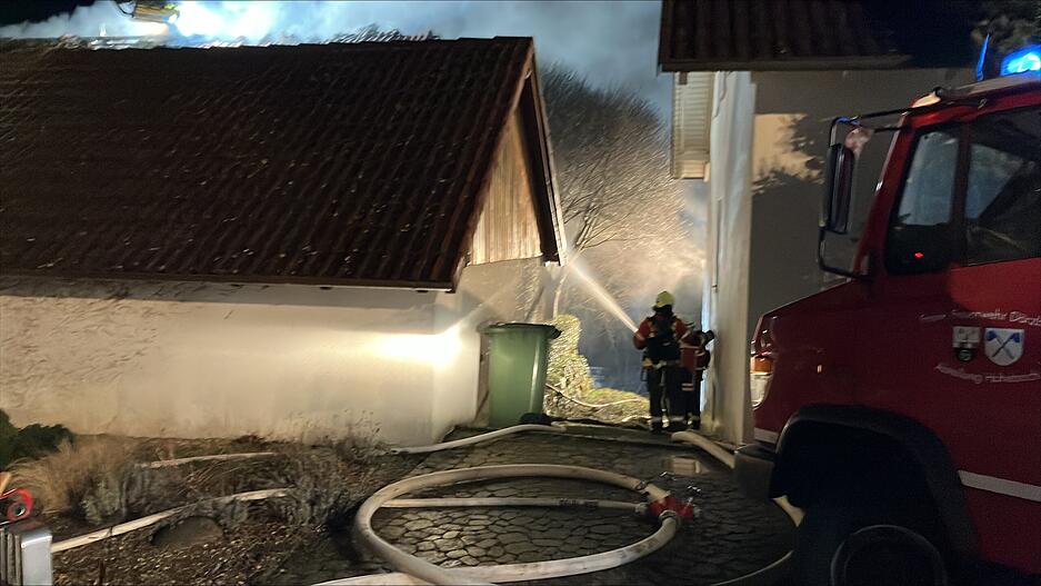 Großer Feuerwehreinsatz bei Hausbrand im Dörzbach. Großer Feuerwehreinsatz bei Hausbrand im Dörzbach.