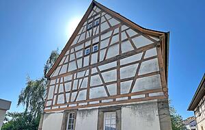 An der Rückseite des Fachwerkhauses zeigt sich, wie groß die Schäden sind. An der Rückseite des Fachwerkhauses zeigt sich, wie groß die Schäden sind.