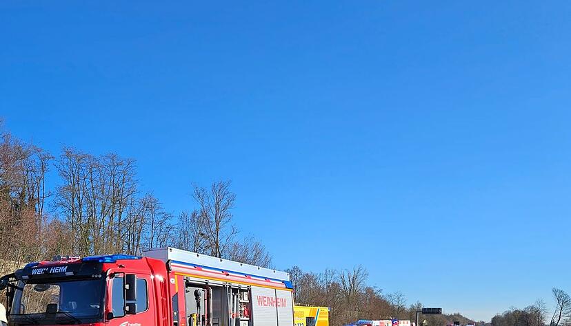 Ein Autofahrer verstarb noch an der Unfallstelle.