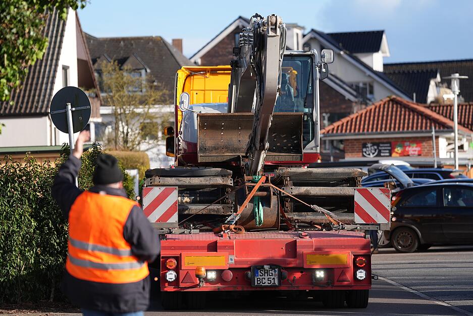 Die Polizei hat das Gel&auml;nde abgesperrt, um das Tier nicht zu beunruhigen und Schaulustige von dem Wal fernzuhalten.