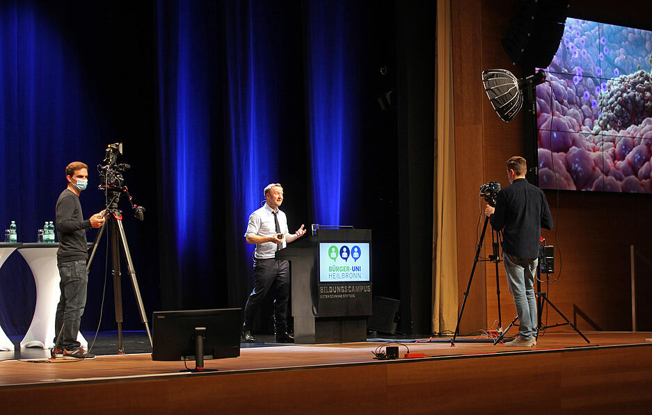 Vorlesung der Bürger-Uni Heilbronn zum Thema "Wie das Silicon Valley die Welt verändern will" mit Thomas Schulz Vorlesung der Bürger-Uni Heilbronn zum Thema "Wie das Silicon Valley die Welt verändern will" mit Thomas Schulz
