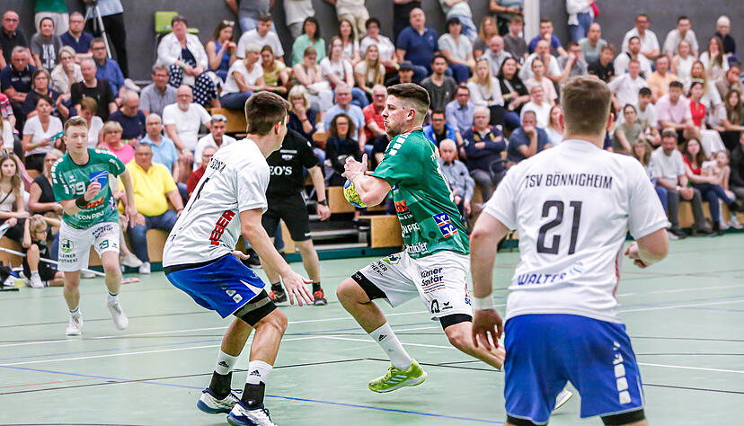 Vor eineinhalb Jahren standen sich der TV Flein mit Cedric Ziegler (Zweiter von rechts) und der TSV Bönnigheim zuletzt in der Verbandsliga gegenüber. Die Fleiner gewannen damals knapp mit 33:32. Vor eineinhalb Jahren standen sich der TV Flein mit Cedric Ziegler (Zweiter von rechts) und der TSV Bönnigheim zuletzt in der Verbandsliga gegenüber. Die Fleiner gewannen damals knapp mit 33:32.