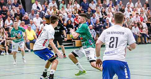 Vor eineinhalb Jahren standen sich der TV Flein mit Cedric Ziegler (Zweiter von rechts) und der TSV Bönnigheim zuletzt in der Verbandsliga gegenüber. Die Fleiner gewannen damals knapp mit 33:32.