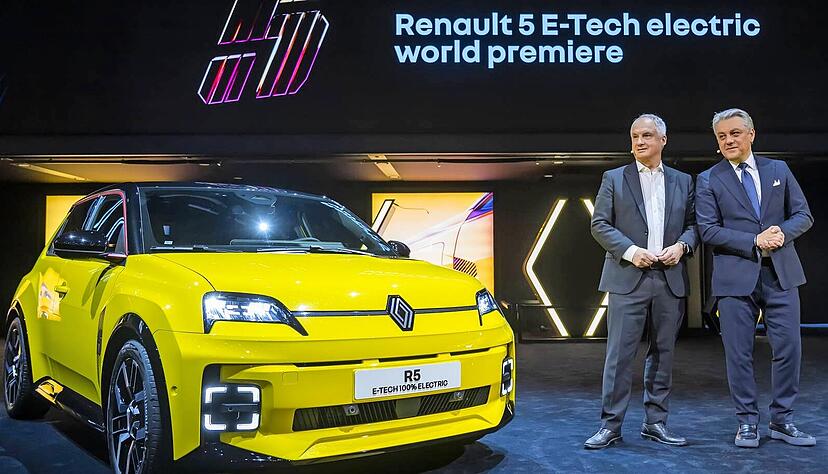 Der Renault-Chef Luca de Meo (rechts) bringt noch in diesem Jahr den R5 f&uuml;r etwa 25 000 Euro auf den Markt.