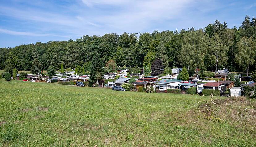 Der Wüstenroter Campingplatz liegt am Waldrand neben dem Freibad. Die Idylle trügt jedoch. Der Wüstenroter Campingplatz liegt am Waldrand neben dem Freibad. Die Idylle trügt jedoch.