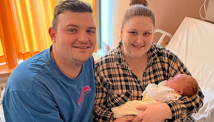 SLK-Neujahrsbaby: Ronny und Caroline Fr&ouml;hlich mit ihrer Tochter Charlotte.