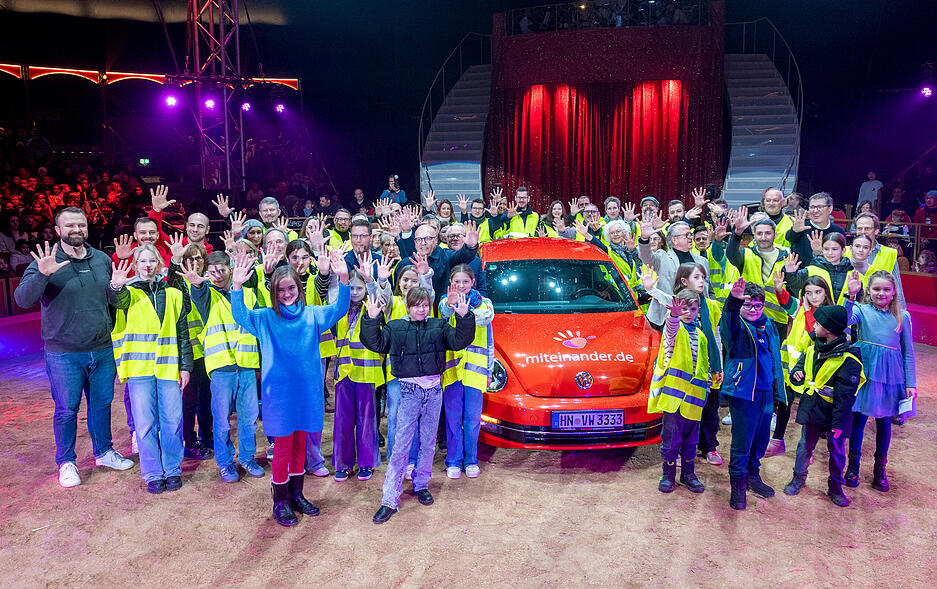 Der Verein Miteinander e.V. organisiert kostenlose Sondervorstellung im Weihnachtszirkus f&uuml;r rund 2000 Kinder.