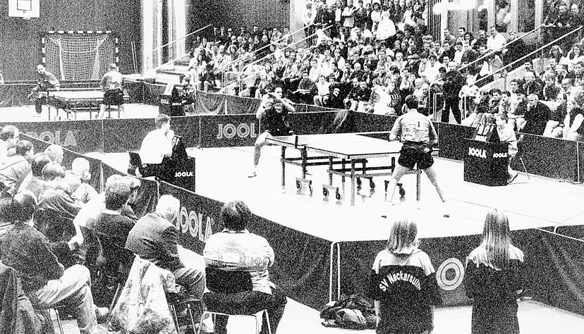 Eine vollbesetzte Neckarsulmer Ballei in den 1990erJahren. Bei den Lokalderbys gegen den TSV Sontheim vor mehr als 30, 40 Jahren herrschte mitunter großer Andrang. Eine vollbesetzte Neckarsulmer Ballei in den 1990erJahren. Bei den Lokalderbys gegen den TSV Sontheim vor mehr als 30, 40 Jahren herrschte mitunter großer Andrang.