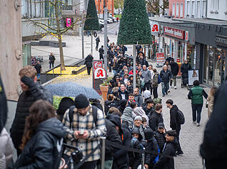 Neueröffnung in Heilbronn: Der Kebap-Laden „Original Berliner Döner“ zieht zahlreiche Besucher an. Neueröffnung in Heilbronn: Der Kebap-Laden „Original Berliner Döner“ zieht zahlreiche Besucher an.