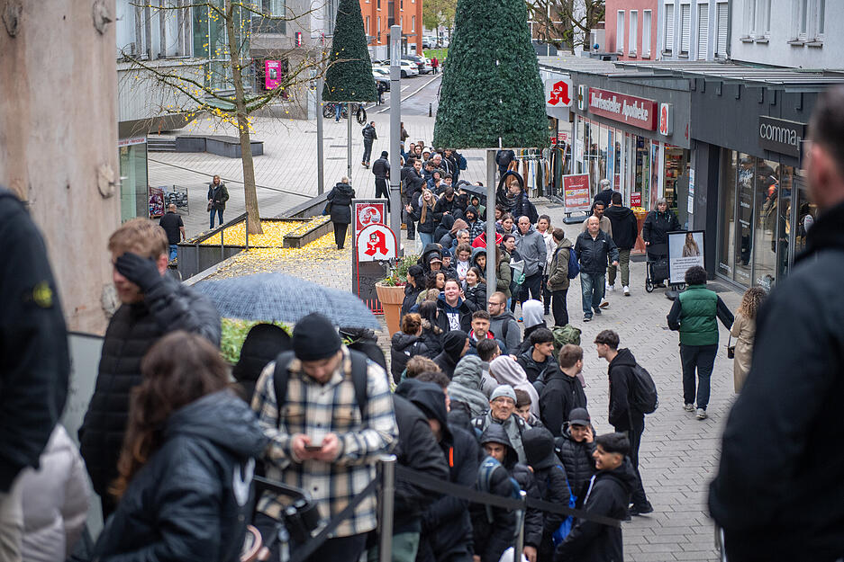 Neueröffnung in Heilbronn: Der Kebap-Laden „Original Berliner Döner“ zieht zahlreiche Besucher an. Neueröffnung in Heilbronn: Der Kebap-Laden „Original Berliner Döner“ zieht zahlreiche Besucher an.