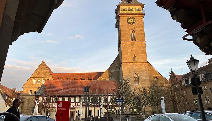 Weniger Autos, mehr Menschen. Wie das auf dem &Ouml;hringer Marktplatz erreicht werden kann, soll ein Verkehrsversuch in 2026 zeigen.
