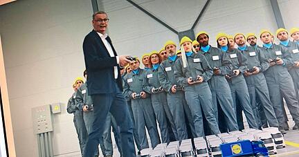 Modell-Lkw voll mit Recycling- und Mehrweg-Flaschen: Das Youtube-Video mit Günther Jauch wurde bereits millionenfach aufgerufen.
Screenshot: HSt