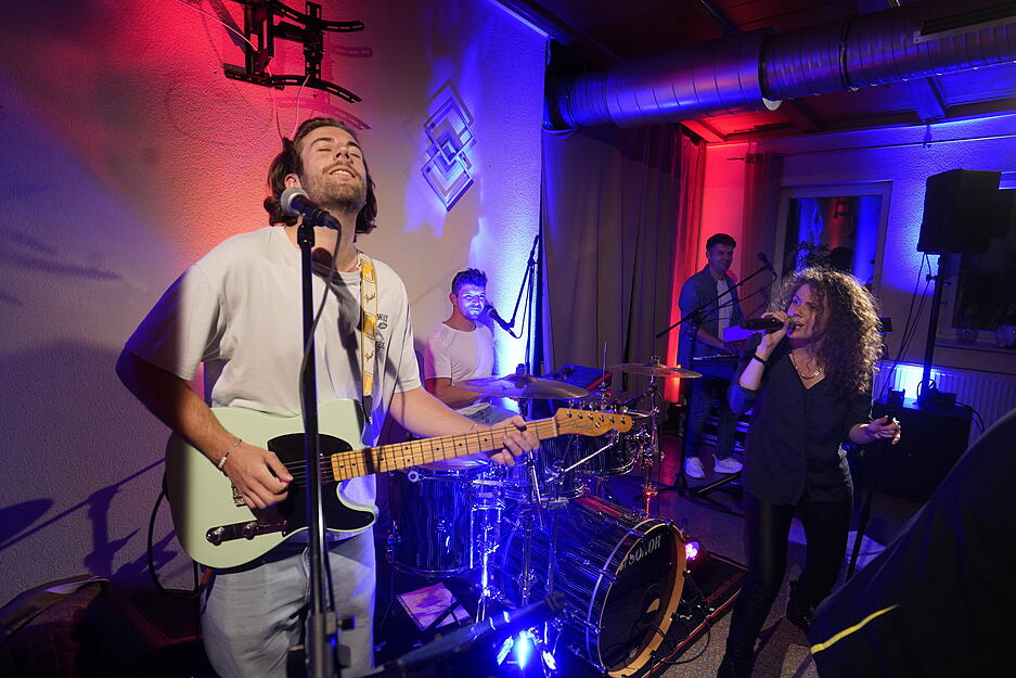 Verschiedene Bands treten bei der Live-Nacht in Neuenstein auf.