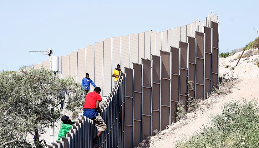 EU-Au&szlig;engrenzstaaten, in denen viele irregul&auml;re Migranten ankommen, sollen &uuml;ber den sogenannten Solidarit&auml;tsmechanismus entlastet werden. (Archivfoto)
