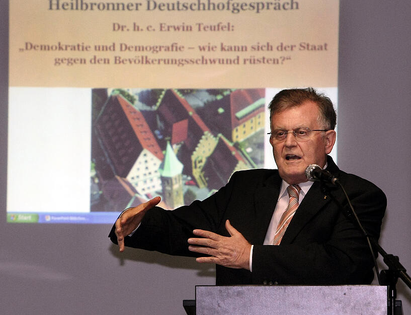2009: In der VHS-Reihe „Heilbronner Deutschhofgespräch“ ist der ehemalige Ministerpräsident Erwin Teufel zu Gast. 2009: In der VHS-Reihe „Heilbronner Deutschhofgespräch“ ist der ehemalige Ministerpräsident Erwin Teufel zu Gast.