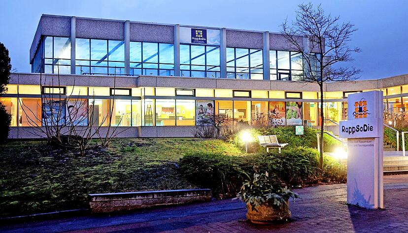 Läuft alles nach dem aktuellen Plan, wird das Rappsodie-Hallenbad im Herbst abgerissen. Fast ein Jahr nach dem ursprünglich geplanten Termin.