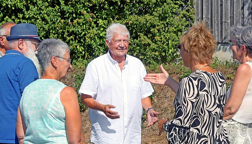 Immer mittendrin und engagiert: Der Eppinger Frank Stroh setzt sich für die Menschen in der Region ein und pflegt jede Menge Kontakte, hier beim Sommerfest des VdK in Gundelsheim. Noch bis 2024 ist er Vorsitzender des Kreisverbands. Immer mittendrin und engagiert: Der Eppinger Frank Stroh setzt sich für die Menschen in der Region ein und pflegt jede Menge Kontakte, hier beim Sommerfest des VdK in Gundelsheim. Noch bis 2024 ist er Vorsitzender des Kreisverbands.