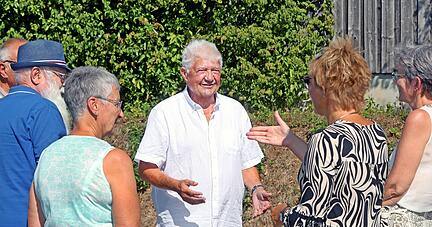 Immer mittendrin und engagiert: Der Eppinger Frank Stroh setzt sich für die Menschen in der Region ein und pflegt jede Menge Kontakte, hier beim Sommerfest des VdK in Gundelsheim. Noch bis 2024 ist er Vorsitzender des Kreisverbands.
Foto: Ralf Seidel Immer mittendrin und engagiert: Der Eppinger Frank Stroh setzt sich für die Menschen in der Region ein und pflegt jede Menge Kontakte, hier beim Sommerfest des VdK in Gundelsheim. Noch bis 2024 ist er Vorsitzender des Kreisverbands.
Foto: Ralf Seidel