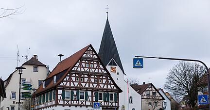 In Hattenhofen in Baden-Württemberg herrscht Fassungslosigkeit: Was sind die Hintergründe des Verbrechens?