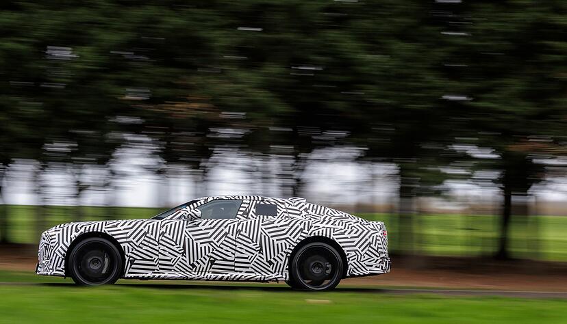 Getarnte Raubkatze: Jaguar will das Conceptcar Type 00 in Serie bauen.