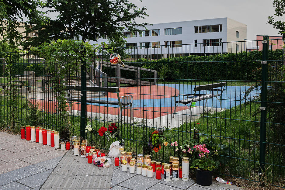 Hier hatte der junge Mann am Vormittag neun Menschen getötet und danach Suizid begangen. Hier hatte der junge Mann am Vormittag neun Menschen getötet und danach Suizid begangen.