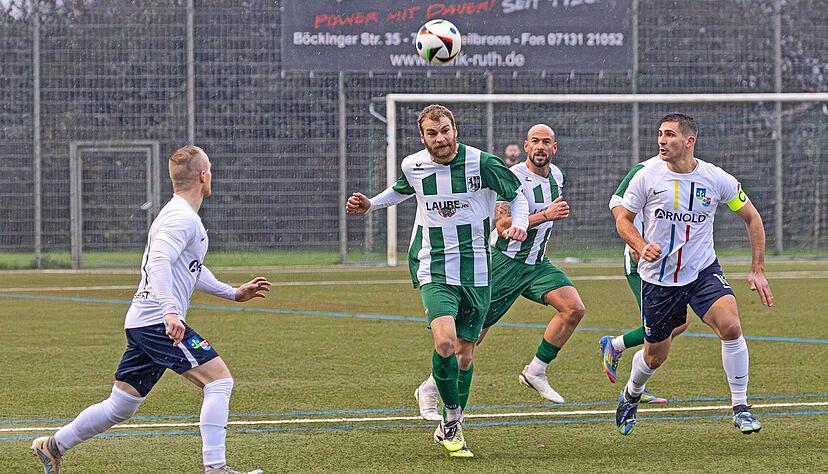 Die TG B&ouml;ckingen, hier im Spiel gegen die SG Sindringen/Ernsbach, ist als Herbstmeister in die Winterpause im Bezirk Franken gegangen. Die Aram&auml;er Heilbronn sind den Gr&uuml;n-Wei&szlig;en aber auf den Fersen.
Foto: Lina Bihr