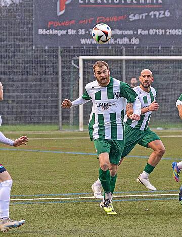 Die TG B&ouml;ckingen, hier im Spiel gegen die SG Sindringen/Ernsbach, ist als Herbstmeister in die Winterpause im Bezirk Franken gegangen. Die Aram&auml;er Heilbronn sind den Gr&uuml;n-Wei&szlig;en aber auf den Fersen.
Foto: Lina Bihr