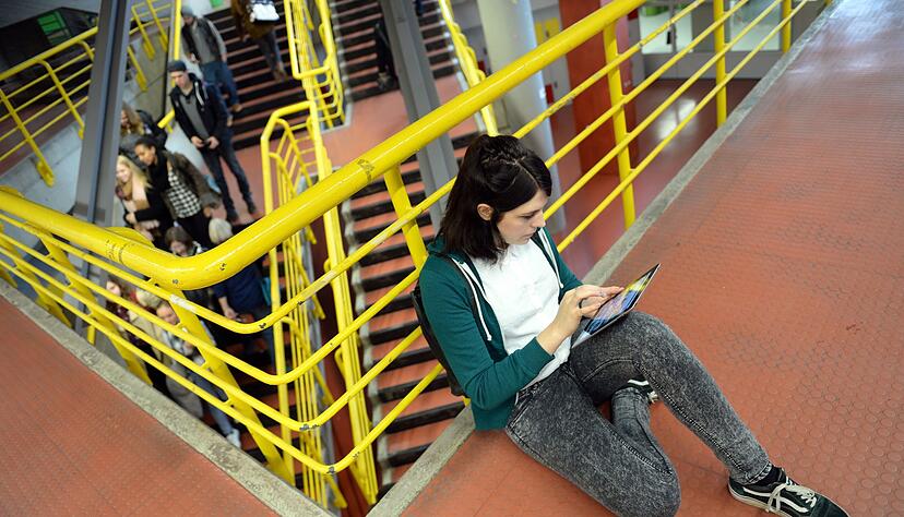 Damit sich Studierende im ersten Semester schnell zurechtfinden, bieten viele Hochschulen Unterstützung an.