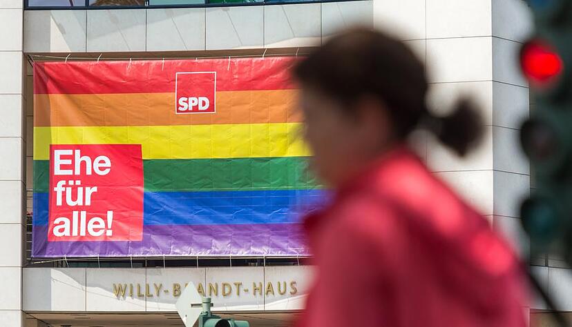 Die SPD will schon am Freitag über die Ehe für alle im Bundestag abstimmen - einigen CDU-Politikern aus der Region geht das zu schnell. Die SPD will schon am Freitag über die Ehe für alle im Bundestag abstimmen - einigen CDU-Politikern aus der Region geht das zu schnell.