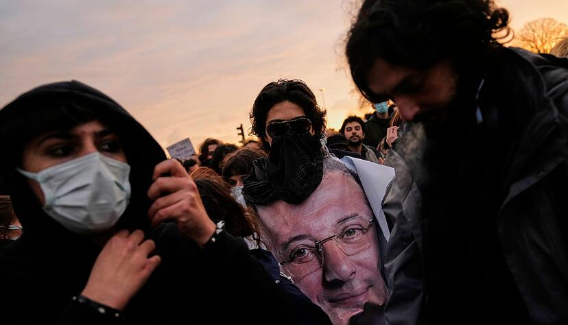 Imamoglu gilt als potenziell aussichtsreichster Herausforderer von Erdogan bei der für 2028 angesetzten Präsidentenwahl. Imamoglu gilt als potenziell aussichtsreichster Herausforderer von Erdogan bei der für 2028 angesetzten Präsidentenwahl.