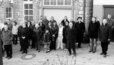 Bauherren und Handwerker hörten sich mit Bürgermeister Wolfgang Schneider den Richtspruch von der Seifensiedergasse her an. Das Neubauprojekt saniert einen wichtigen Bereich in der Innenstadt. (Fotos: Wendelin Schmidt) Bauherren und Handwerker hörten sich mit Bürgermeister Wolfgang Schneider den Richtspruch von der Seifensiedergasse her an. Das Neubauprojekt saniert einen wichtigen Bereich in der Innenstadt. (Fotos: Wendelin Schmidt)