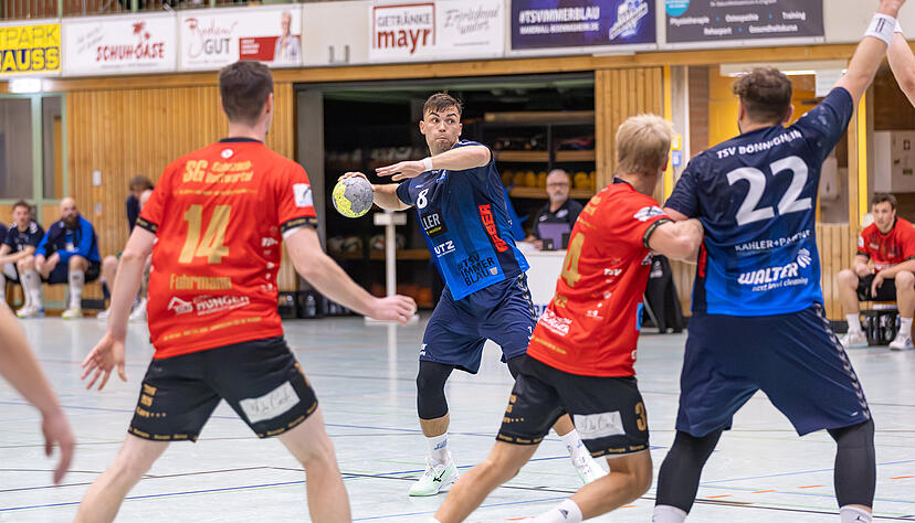 Hat beim 27:27 im Hinspiel vier Treffer f&uuml;r den TSV B&ouml;nnigheim beigesteuert: Jaron May (am Ball). Doch die Nummer acht des TSV wird von einem Pferdekuss ausgebremst, droht f&uuml;r das Derby gegen die SG Schozach-Bottwartal auszufallen.