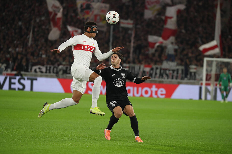 Luca Jaquez: Kam früh für Finn Jeltsch ins Spiel und machte einen ordentlichen Job. Mit Maske unterlief ihm direkt nach seiner Einwechslung ein kleiner Stellungsfehler, aber im Anschluss reihte er sich in die guten Leistungen der Stuttgarter ein. Note: 3,5