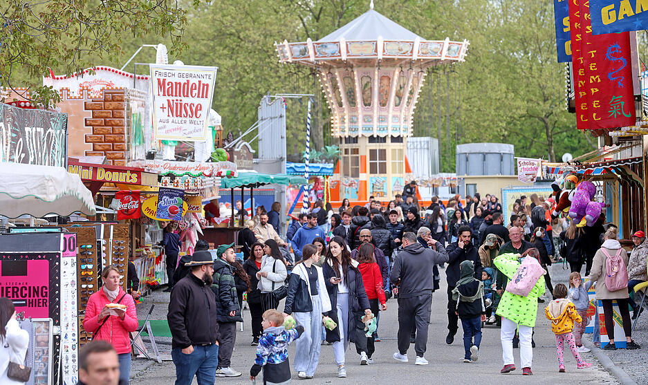Freitagabend auf der Theresienwiese in Heilbronn: Das Maifest ist eröffnet.