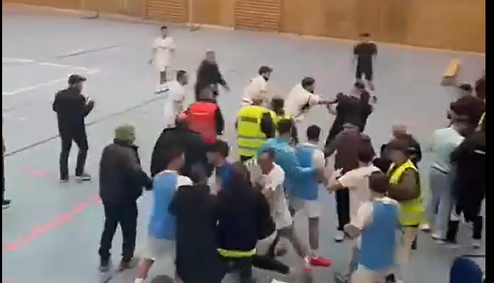 Beim Hallenturnier "Prestige Cup" in der Eberwinhalle in Obereisesheim ist am Sonntag zu einer Schlägerei gekommen. Nun will die Stadtverwaltung Sicherheitskonzepte genauer prüfen. Beim Hallenturnier "Prestige Cup" in der Eberwinhalle in Obereisesheim ist am Sonntag zu einer Schlägerei gekommen. Nun will die Stadtverwaltung Sicherheitskonzepte genauer prüfen.