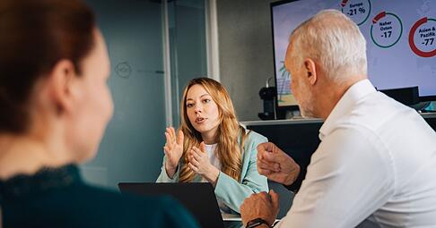 Vorbereitung ist entscheidend: Erfolgreiche Gehaltsverhandlungen basieren auf klaren Argumenten und guter Recherche.