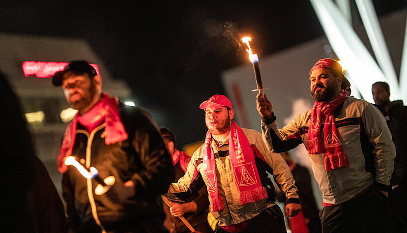 Die IG Metall ruft ihre Mitglieder in der Metall- und Elektroindustrie zu flächendeckenden Warnstreiks ab Dienstag auf. Die IG Metall ruft ihre Mitglieder in der Metall- und Elektroindustrie zu flächendeckenden Warnstreiks ab Dienstag auf.
