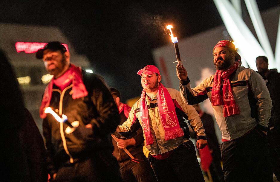 Die IG Metall ruft ihre Mitglieder in der Metall- und Elektroindustrie zu flächendeckenden Warnstreiks ab Dienstag auf.