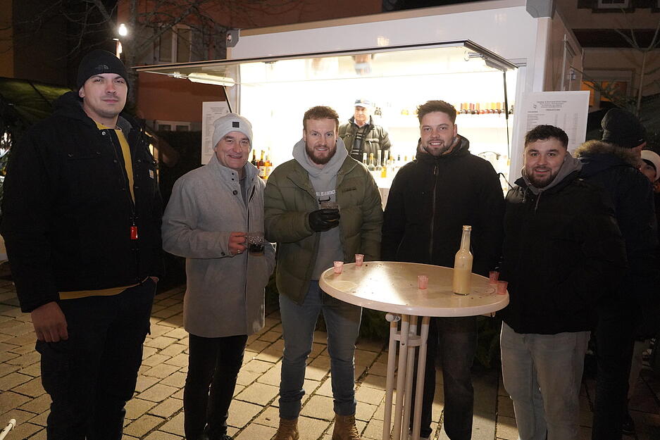 Neuensteiner Stadtweihnacht mit Posaunenchor und Handwerkskunst Neuensteiner Stadtweihnacht mit Posaunenchor und Handwerkskunst