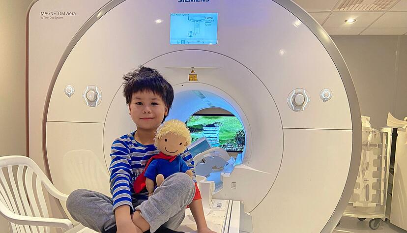 Entspannt ins MRT: Für Kinder wie Jairo Lutscher ist eine MRT-Untersuchung nicht mehr zwingend mit einer Narkose verbunden.
Foto: privat