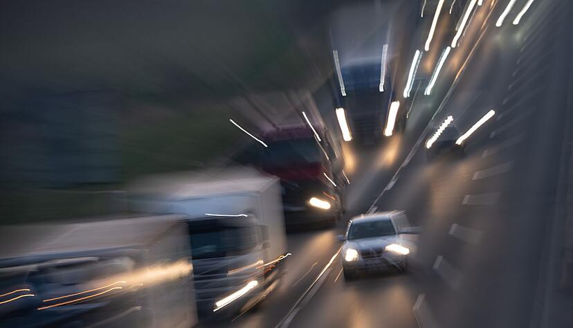 In Deutschland l&auml;uft die Debatte um ein Wochenend-Fahrverbot hei&szlig;.