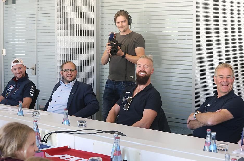 Kinder-Pressekonferenz in Heilbronn mit DTM-Fahrern.