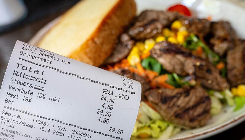 Anstatt seine Rechnung zu bezahlen, machte sich der Mann aus dem Staub. (Symbolbild)