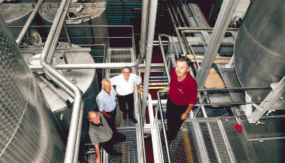Freut sich über den Erweiterungsbau: die Führungsriege der Heuchelbergkellerei mit (von links) Ulrich Bader, Heiner Pfoh, Gerd Silbernagel und Dieter Steinbrenner. Freut sich über den Erweiterungsbau: die Führungsriege der Heuchelbergkellerei mit (von links) Ulrich Bader, Heiner Pfoh, Gerd Silbernagel und Dieter Steinbrenner.