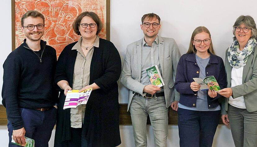 Kandidaten (von links) Jonathan Ebert, Dr. Ulrike Gaiser, Philipp Häge, Laura Scheerle, Dorothee Knappenberger, Deborah Drensek, Ben Rinks; nicht auf dem Foto: Rivka Schunk und Johannes Wagner.
Foto: Ralf Seidel