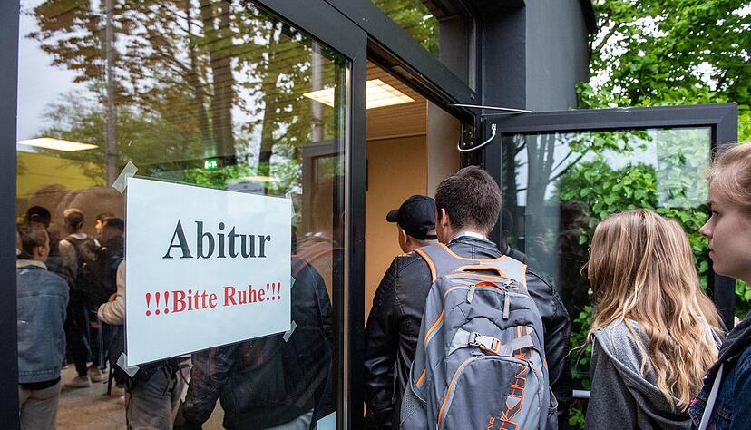 Wann schreiben Jugendliche das Abitur? Für allgemeinbildende Gymnasien fordern Eltern, dass Prüfungen nach neun Jahren anstehen. Foto: Archiv/Berger Wann schreiben Jugendliche das Abitur? Für allgemeinbildende Gymnasien fordern Eltern, dass Prüfungen nach neun Jahren anstehen. Foto: Archiv/Berger
