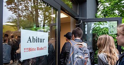 Wann schreiben Jugendliche das Abitur? Für allgemeinbildende Gymnasien fordern Eltern, dass Prüfungen nach neun Jahren anstehen. Foto: Archiv/Berger Wann schreiben Jugendliche das Abitur? Für allgemeinbildende Gymnasien fordern Eltern, dass Prüfungen nach neun Jahren anstehen. Foto: Archiv/Berger