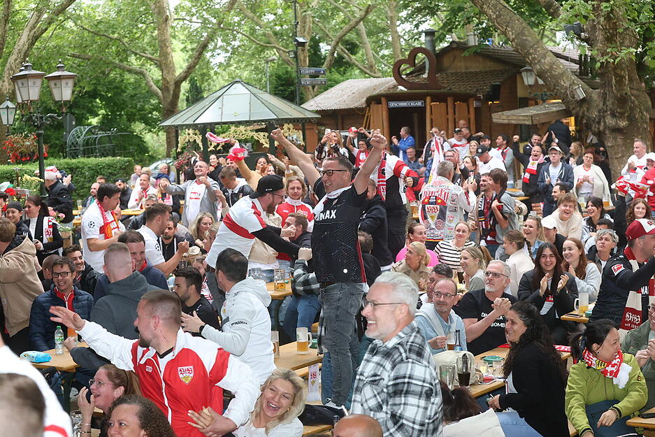 Und dann Jubel im Heilbronner Biergarten Foodcourt beim Public Viewing zum DFB-Pokalfinale. Und dann Jubel im Heilbronner Biergarten Foodcourt beim Public Viewing zum DFB-Pokalfinale.