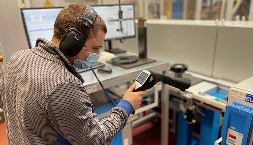 Energiescouts suchen nach Energiefressern. Derzeit sind solche Sparmaßnahmen besonders wertvoll. Energiescouts suchen nach Energiefressern. Derzeit sind solche Sparmaßnahmen besonders wertvoll.