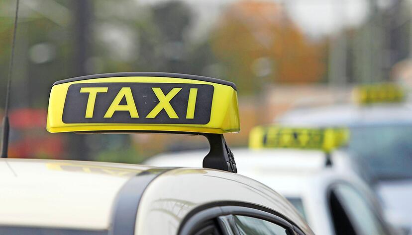 Das Taxigewerbe in Heilbronn sucht in der Krise nach neuen Wegen. Warten auf Kundschaft am Bahnhofsvorplatz reicht längst nicht mehr aus. Das Taxigewerbe in Heilbronn sucht in der Krise nach neuen Wegen. Warten auf Kundschaft am Bahnhofsvorplatz reicht längst nicht mehr aus.